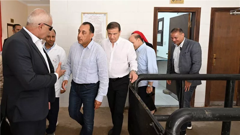 مدبولي يتفقد المجمع الزراعي البيطري بسندبسط لدعم مزارعي الغربية