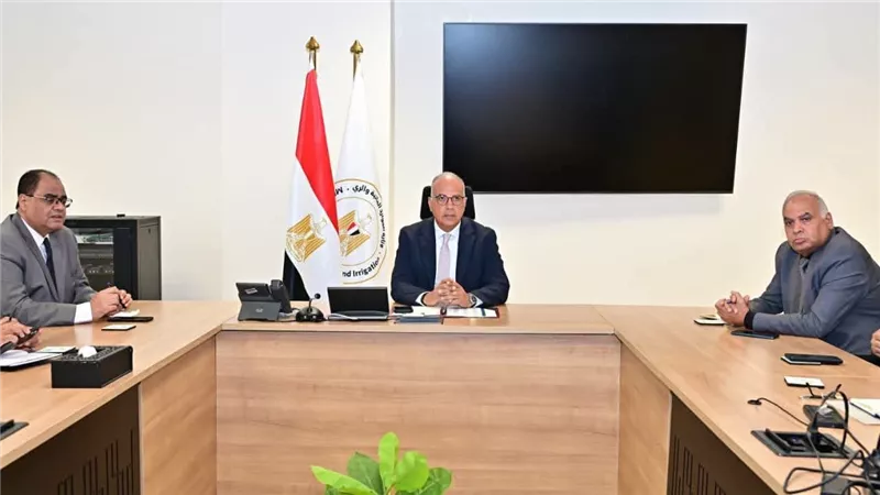 وزير الري يتابع إنشاء المماشي النيلية.. تطوير الواجهات مع الحفاظ على مجرى النهر