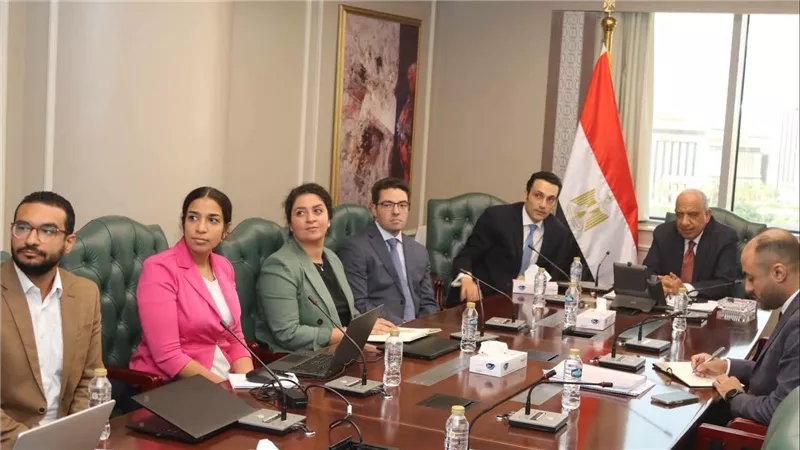وزير الكهرباء يوجه بتسريع مشروعات الطاقة الشمسية والرياح وبطاريات التخزين