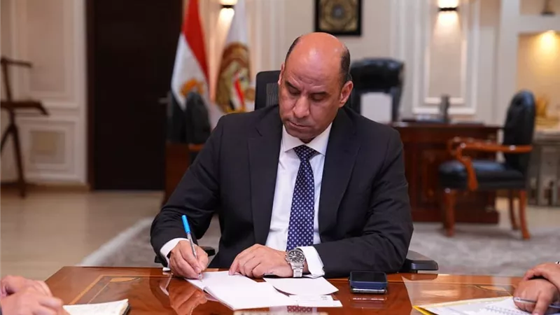 وزارة العمل تعلن 1489 فرصة عمل جديدة للشباب في 13 محافظة.. طريقة التقديم 