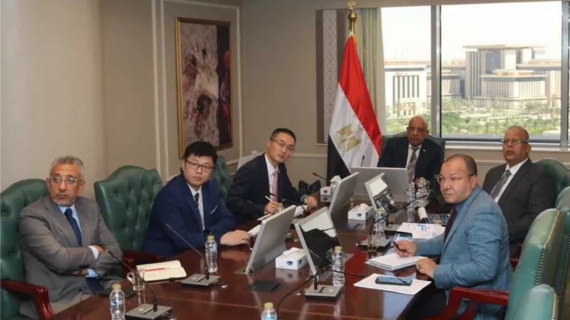 مصنع محلي لبطاريات تخزين الطاقة.. تفاصيل خطة الكهرباء بالتعاون مع هواوي