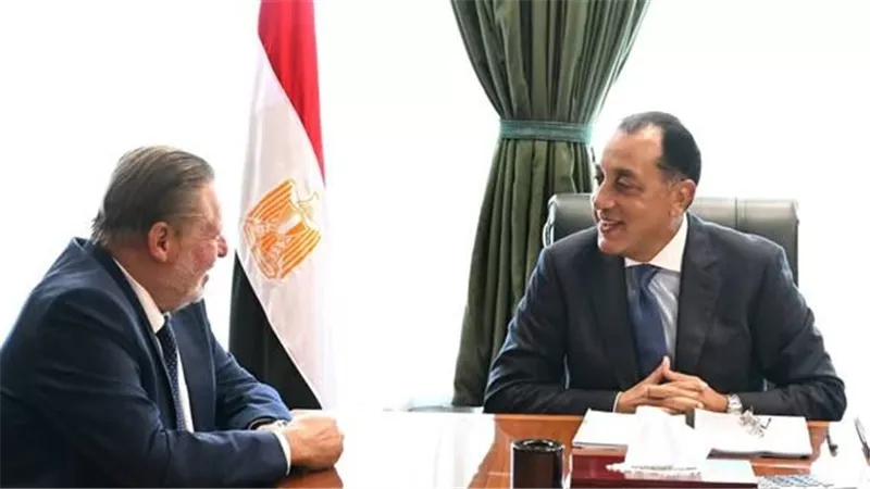 مدبولي ومحافظ البنك المركزي يبحثان خفض التضخم وزيادة التدفقات الدولارية وتعزيز الاحتياطي