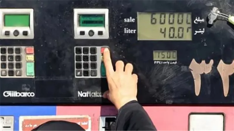 أزمة بنزين تضرب إيران.. عجز 15 مليون لتر يوميًا وطوابير أمام المحطات