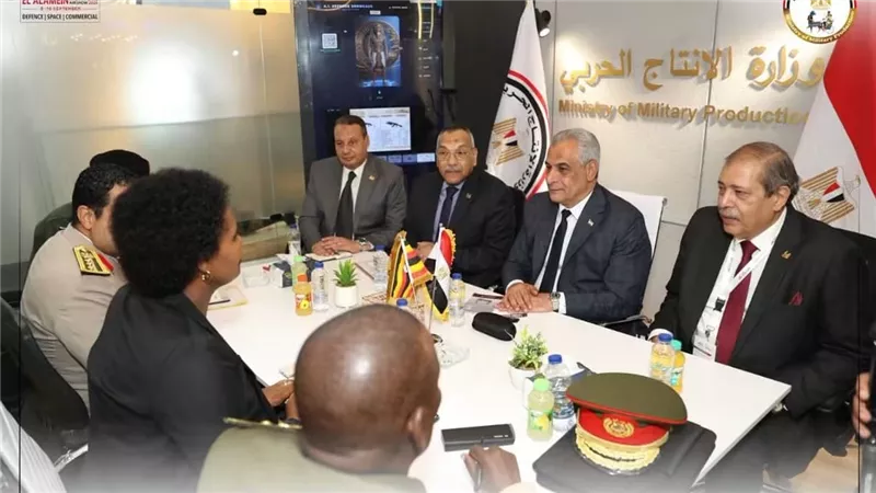 جمبلاط يبحث مع وزيرة الدفاع الأوغندية إقامة شراكات مصرية أوغندية في التصنيع الدفاعي