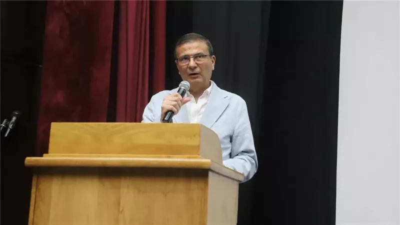 احتفالًا بعيد الفلاح.. وزير الزراعة يكرم مزارعي البحيرة المتميزين ويوزع معدات إنتاج