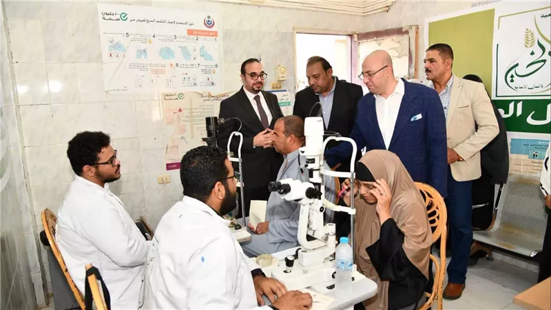 رئيس الوزراء يستعرض حصاد قافلة طبية بالفيوم .. الكشف على 1582 مواطنًا بالمجان