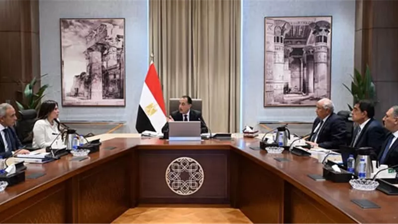 مدبولي يتابع خطة تطوير الساحل الشمالي الغربي وتعظيم الفرص الاستثمارية