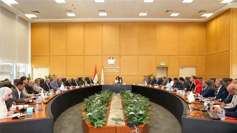وزيرة الإسكان تراجع مشروعات مياه الشرب والصرف الصحي بالقاهرة والشروق وبدر