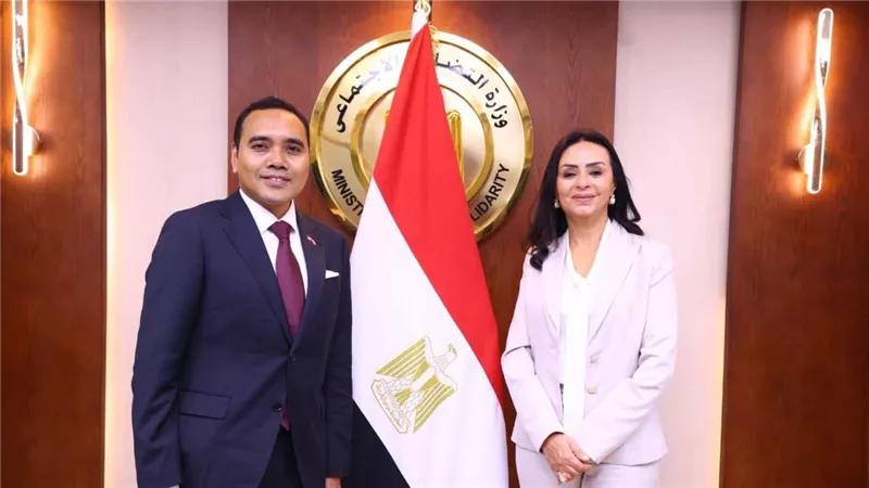مصر وسنغافورة تبحثان تعزيز التعاون في الحماية الاجتماعية والعمل الإنساني
