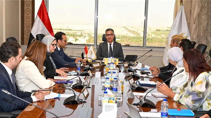من السلة الغذائية إلى استهداف المستحقين.. وزير التموين يبحث تطوير الدعم مع «الأغذية العالمي»