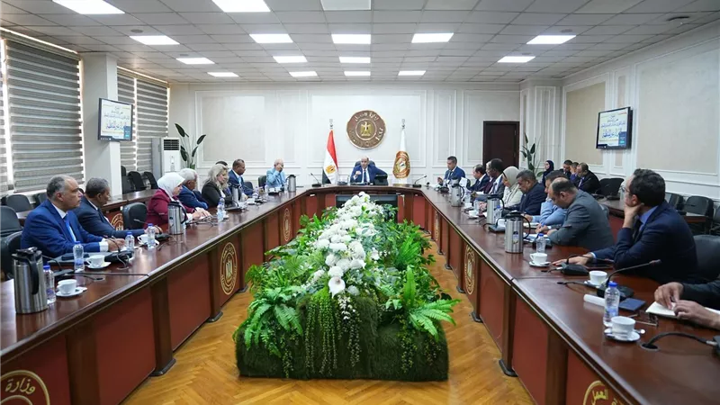 وزير العمل يترأس أول اجتماع لصندوق حماية العمالة غير المنتظمة