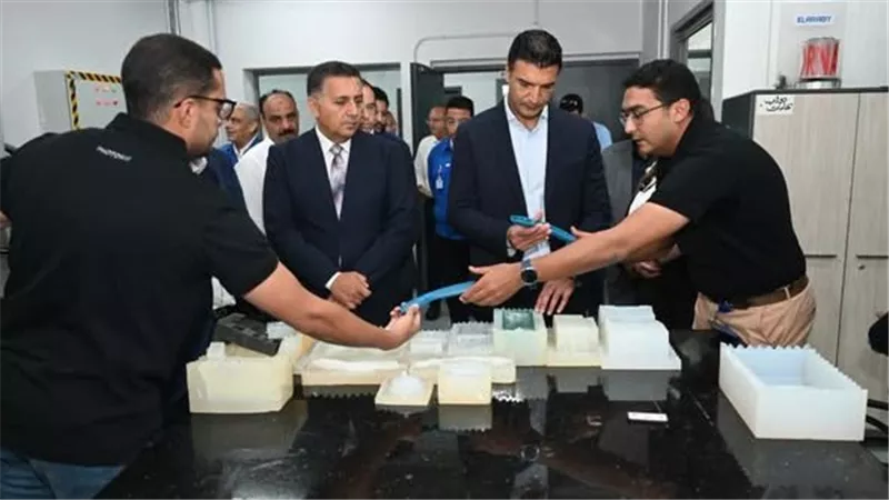 وزير الصناعة ومحافظ القليوبية داخل «فوتون إكس».. 500 مهندس و300 منصة منتج