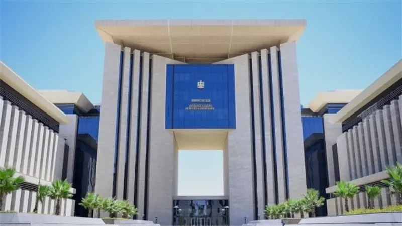 الخارجية تتحرك.. عودة 8 بحارة مصريين بعد قصف سفينة «Noran» في روسيا