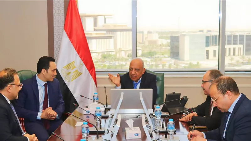 الكهرباء تبحث مع شركة بلجيكية تطوير تحلية المياه واستخلاص المعادن