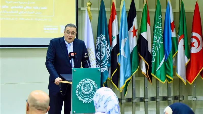خلال ندوة جائزة الشارقة.. حاتم نبيل يدعو لتطوير الإدارة المالية بالذكاء الاصطناعي (صور)
