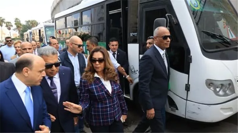 وزيرة التنمية المحلية والبيئة تتفقد معدات النظافة وأتوبيسات VIP في المنصورة