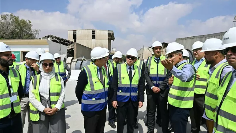 20 مليون دولار استثمارات و98% مكون محلي.. وزيرا الاستثمار والصناعة يتفقدان مصنع «ECPC» بالعاشر