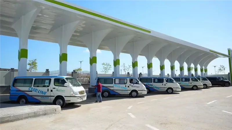24 أتوبيسًا و18 سيارة.. تفاصيل موقف النقل الداخلي بالعلمين الجديدة (صور)