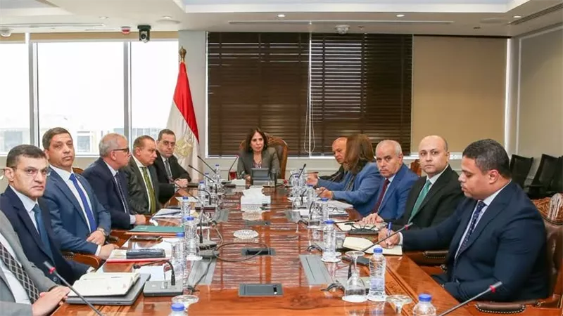 اجتماع لوزيرة الإسكان لمتابعة إنجاز وحدات 