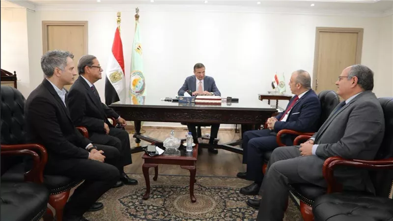 وزير الزراعة يبحث مع إيكاردا تطوير أصناف محاصيل تتحمل الجفاف والملوحة