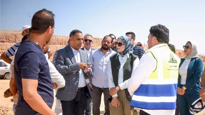 مشروعات سكنية وخدمية ومرافق جديدة.. الإسكان تتابع معدلات التنفيذ بمدينة السويس الجديدة