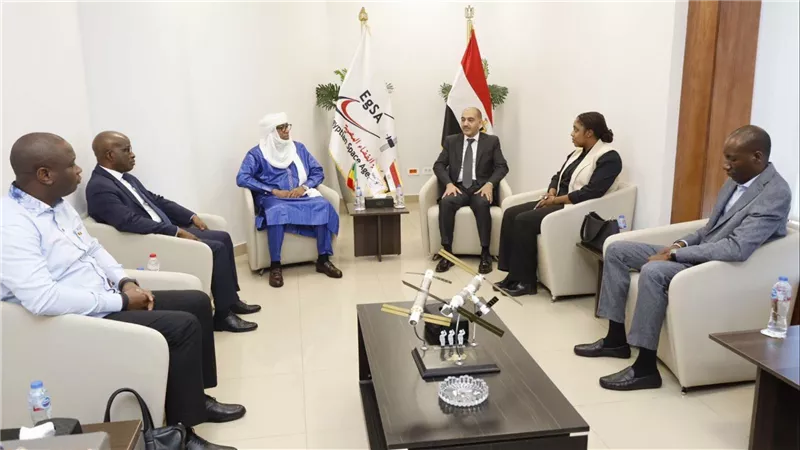 وزير الاتصالات المالي يزور وكالة الفضاء المصرية.. ماذا شاهد داخل المعامل؟