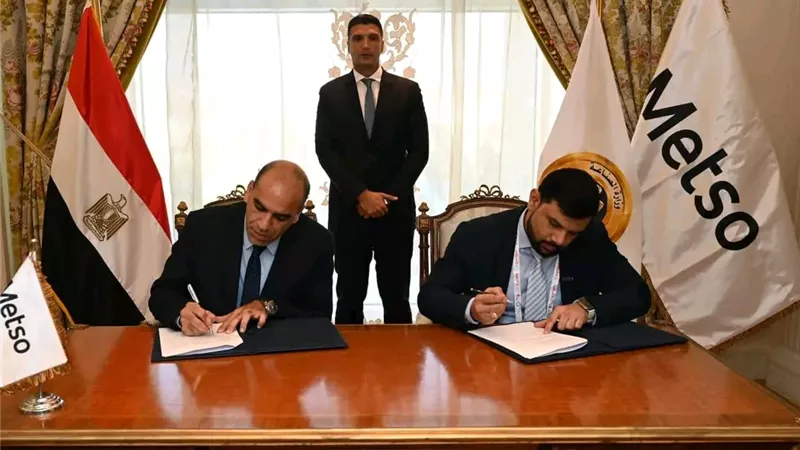 وزارة الصناعة و«ميتسو» الفنلندية توقعان مذكرة تفاهم لمعالجة واستخلاص خام الحديد والفوسفات