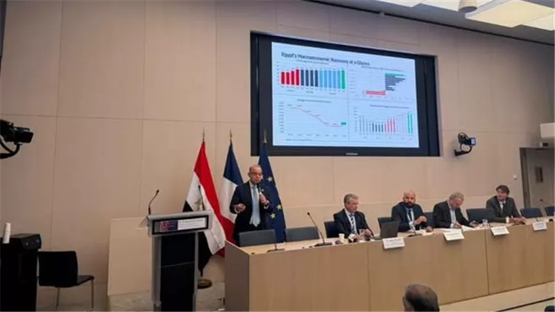 تخفيض زمن الإفراج الجمركي إلى 5.8 أيام لتعزيز تنافسية الصادرات المصرية بباريس 