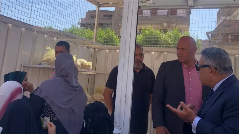 خلال جولة بالسنبلاوين.. محافظ الدقهلية يتابع منافذ الخبز المدعم