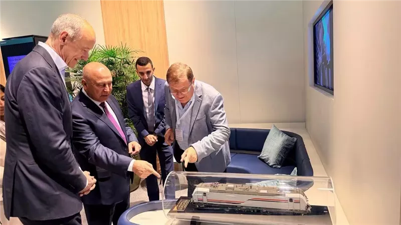 القطار الكهربائي السريع يدخل مرحلة التشغيل التجريبي.. أولى الرحلات في أكتوبر المقبل
