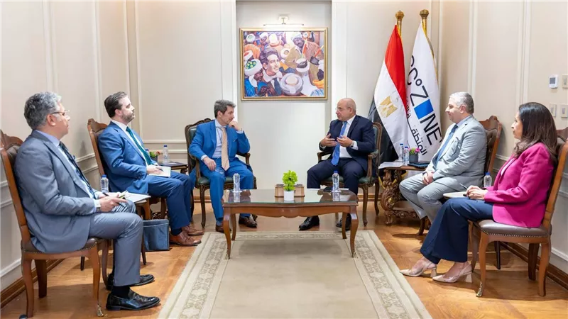 اقتصادية قناة السويس تبحث جذب استثمارات أمريكية في الطاقة والصناعة واللوجستيات