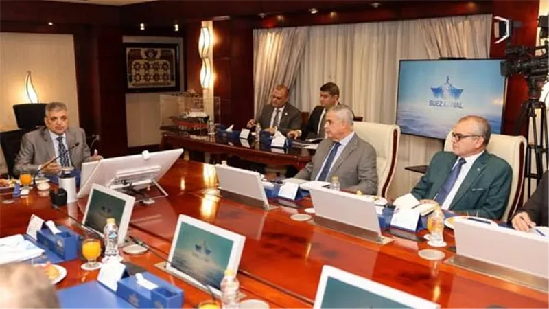 الفريق أسامة ربيع يؤكد انتظام الملاحة بالقناة وعودة كبرى الخطوط الملاحية العالمية