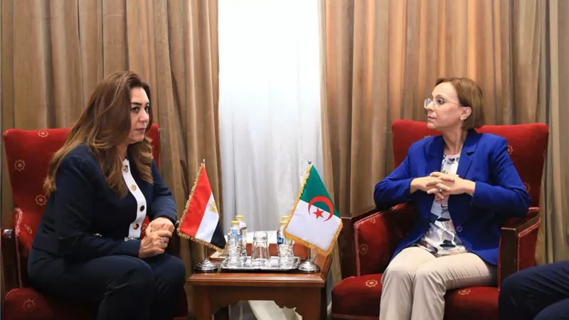 مصر والجزائر تبحثان تعزيز التعاون في إدارة المخلفات وحماية الطبيعة