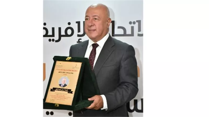 تتويج لمسيرة 4 عقود.. يحيى أبو الفتوح يفوز بجائزة «AFASU» الذهبية كقائد ملهم