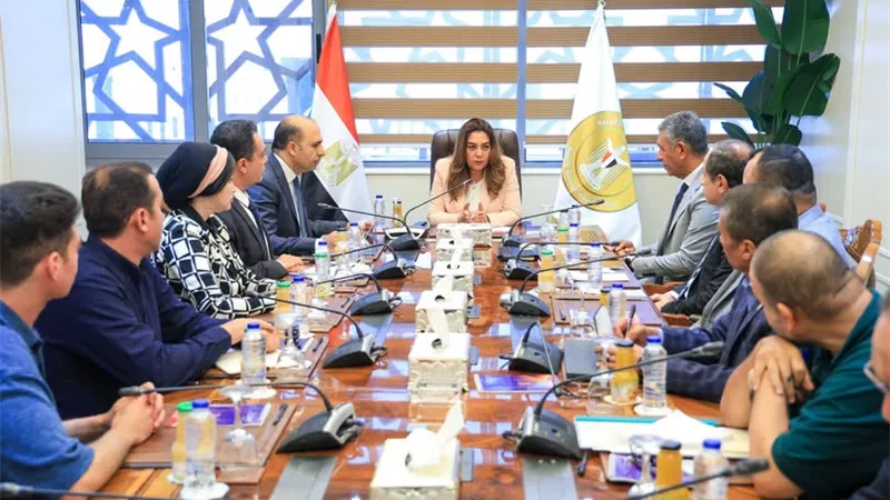 منال عوض تراجع أداء 5 شركات للنظافة وتوجه بمنع تراكم المخلفات في الشوارع