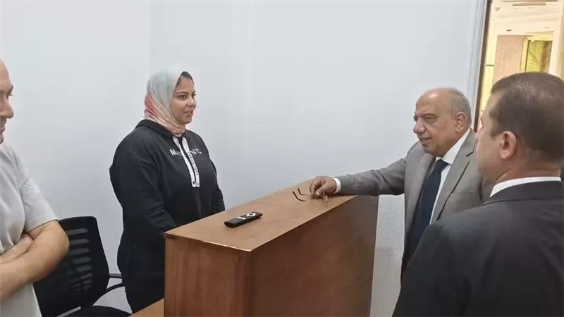 وزير الكهرباء يتفقد شبكات العاشر من رمضان ويوجه بتحسين جودة الخدمة 
