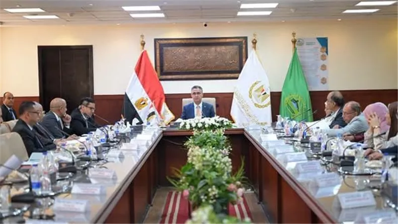وزير التموين يوجه بتأمين الاحتياطي الاستراتيجي وتعزيز الرقابة على الأقماح