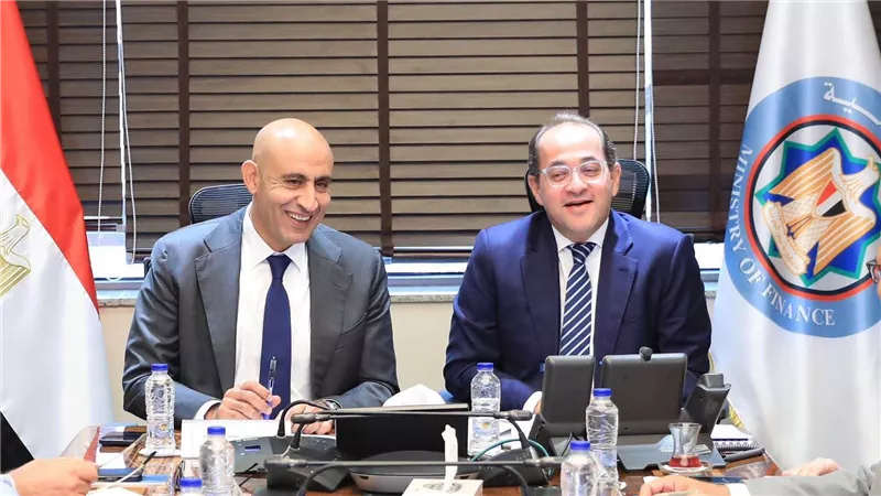 بشرى للمعلمين.. زيادة المرتبات العام الدراسي المقبل وتنسيق بين المالية والتعليم
