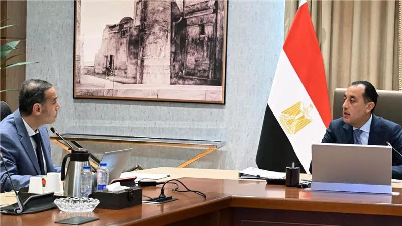 مدبولي يبحث تطوير القطاع المالي غير المصرفي وتعزيز حماية المتعاملين