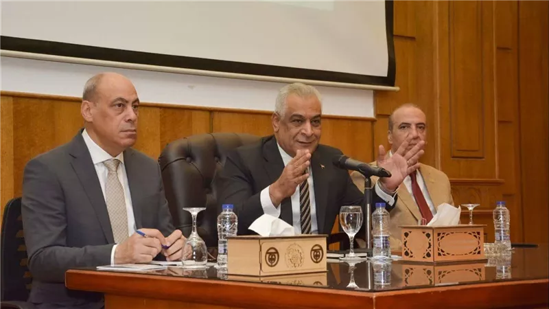 وزير الإنتاج الحربي يوجه برفع الجودة وتوطين التكنولوجيا في مصنع 300 الحربي