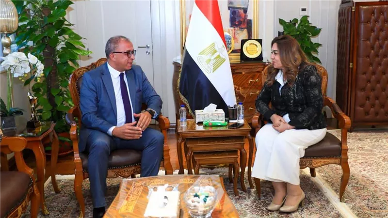 منال عوض تعلن برامج ماجستير ودبلومات أونلاين للعاملين بالمحليات
