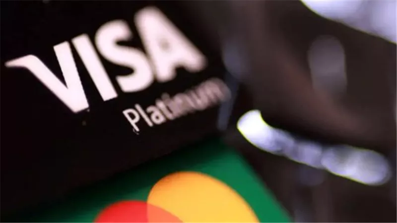 أزمة معيشية تضرب بريطانيا.. الأسر تتجه للاقتراض وسط ارتفاع تكاليف المعيشة