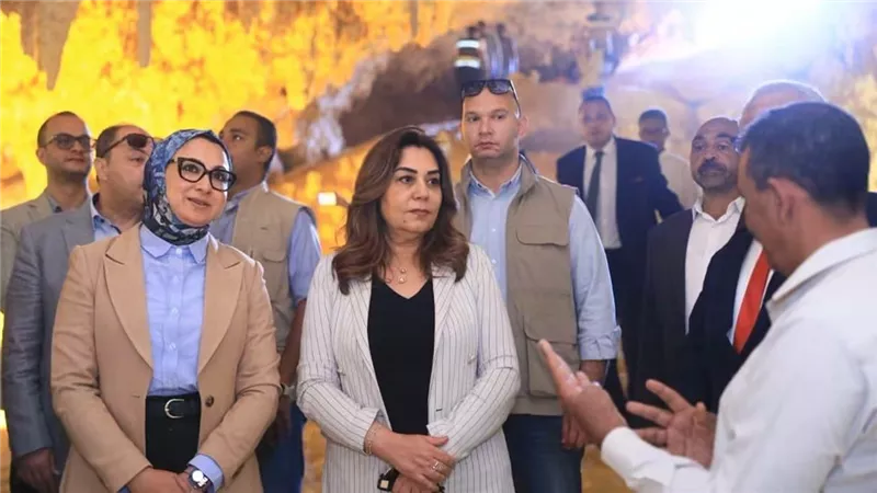 كهف الجارة ينضم إلى المحميات الطبيعية في مصر.. منال عوض توجه بخطة لحمايته وتطوير طريق الوصول إليه