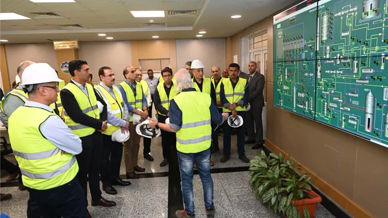 وزير الصناعة يكشف أرقامًا ضخمة من مصانع الإسكندرية.. إنتاج ضخم وصادرات عالمية