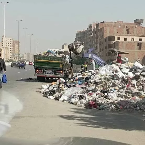 <strong>قمامة نفق الدائري في الهرم</strong>