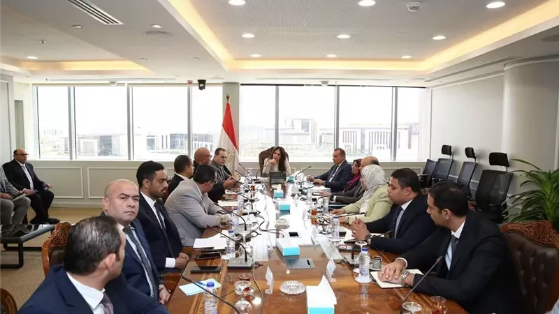وزيرة الإسكان تبحث إنشاء صندوق للاستثمار العقاري