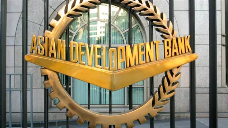 بنك التنمية الآسيوي يدعم انتقال الطاقة في إندونيسيا ويشيد بأدائها الاقتصادي