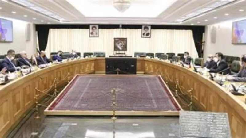محافظ البنك المركزي العراقي يبحث التعاون مع نظيره الإيراني