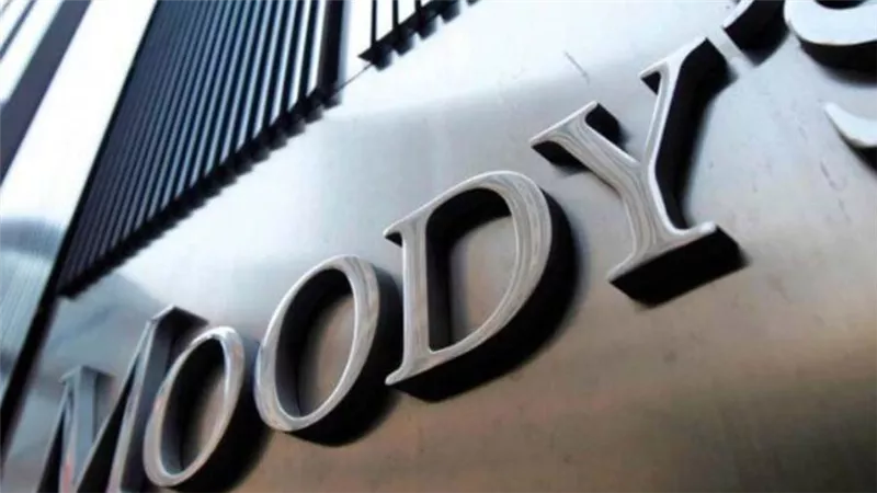وكالة Moody's تخفض التصنيف الائتماني طويل الأجل لروسيا إلى B3 من Baa3