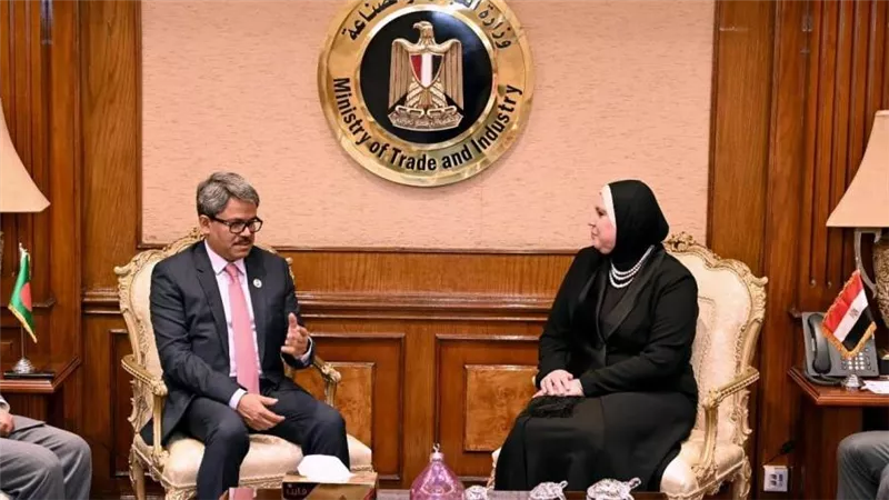 نيفين جامع تبحث مع وزير خارجية بنجلاديش سبل تعزيز التعاون التجاري والاستثماري